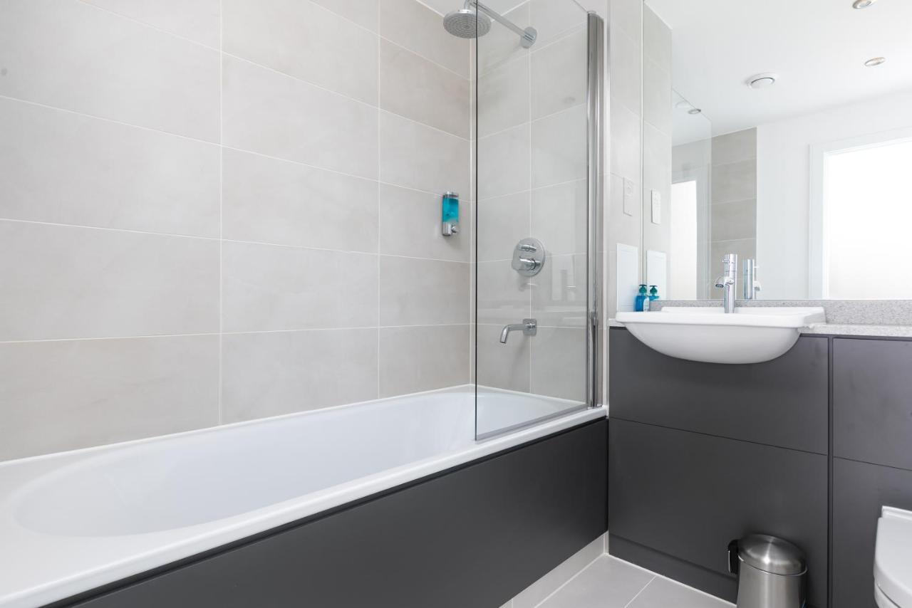 Skyvillion - Olympic View London Stratford Apartment Екстериор снимка